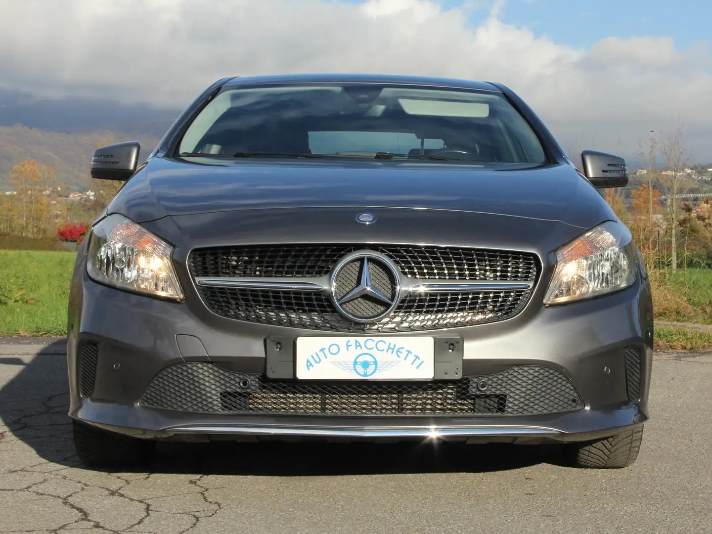 Mercedes-Benz A 180 BlueEfficiency Urban 122CV AUTOMATICA Grau - 2
