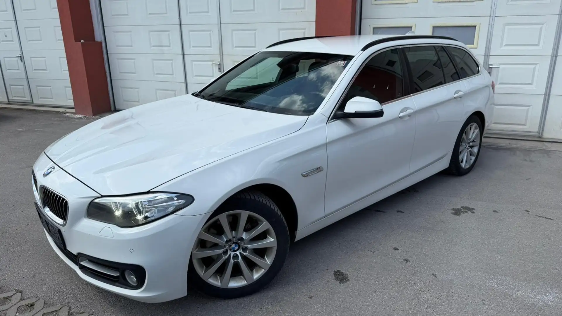 BMW 520 d xDrive Touring Aut. Weiß - 1