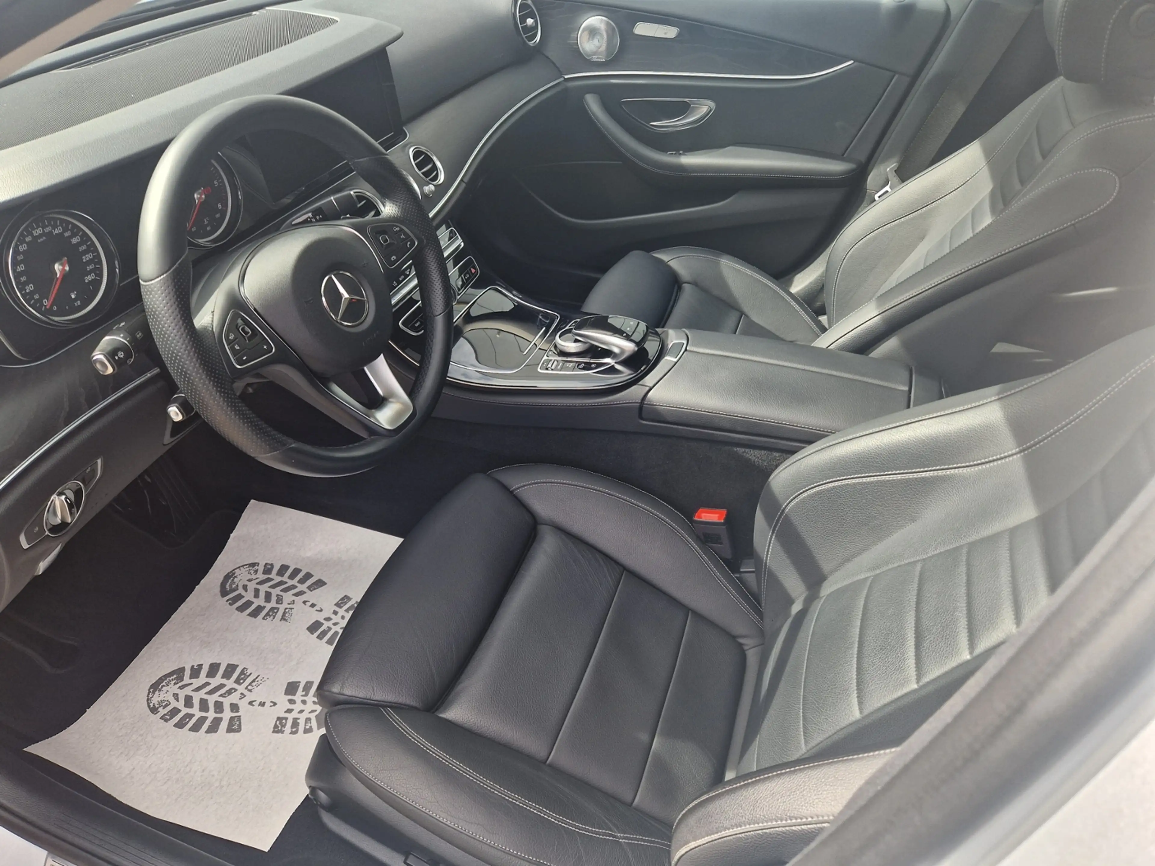 Mercedes-Benz E 220 E220d Exclusive*Pano* — photo 14
