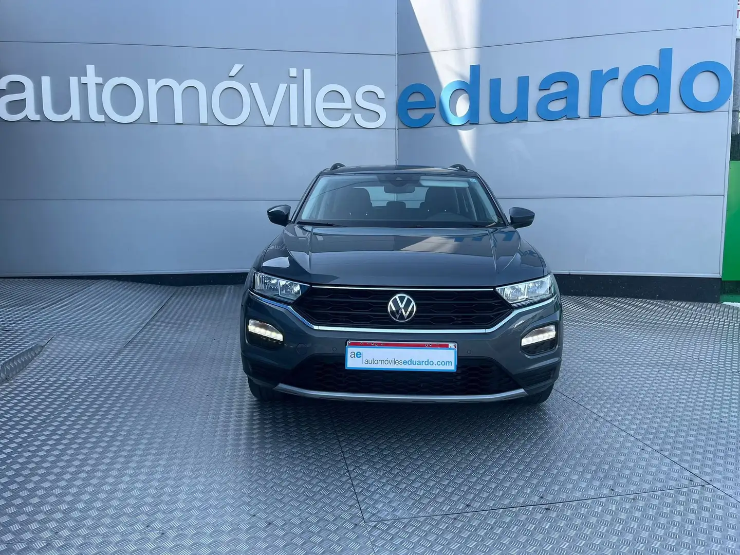 Volkswagen T-Roc 1.0 TSI Advance Style 81kW Gris - 2