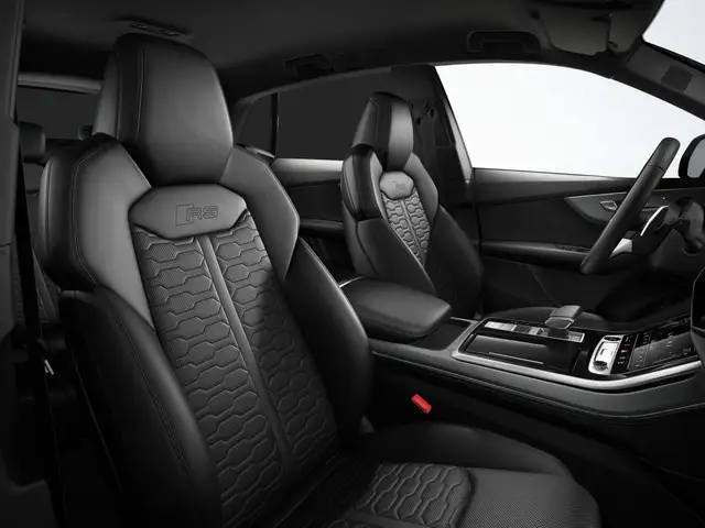 Audi RS Q8 view 8