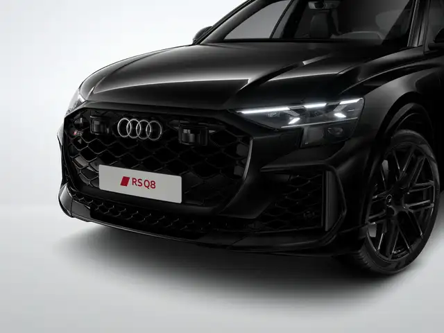 Audi RS Q8 view 7