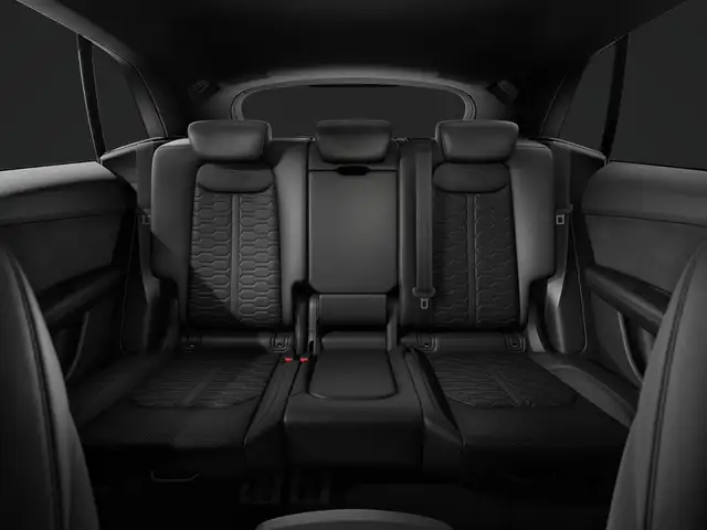 Audi RS Q8 view 10