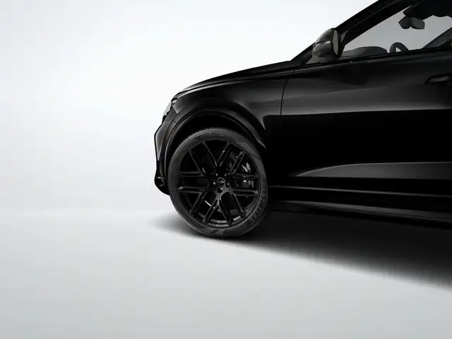 Audi RS Q8 view 6