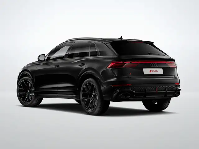 Audi RS Q8 view 5