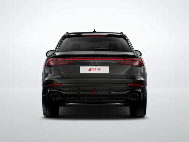 Audi RS Q8 view 4