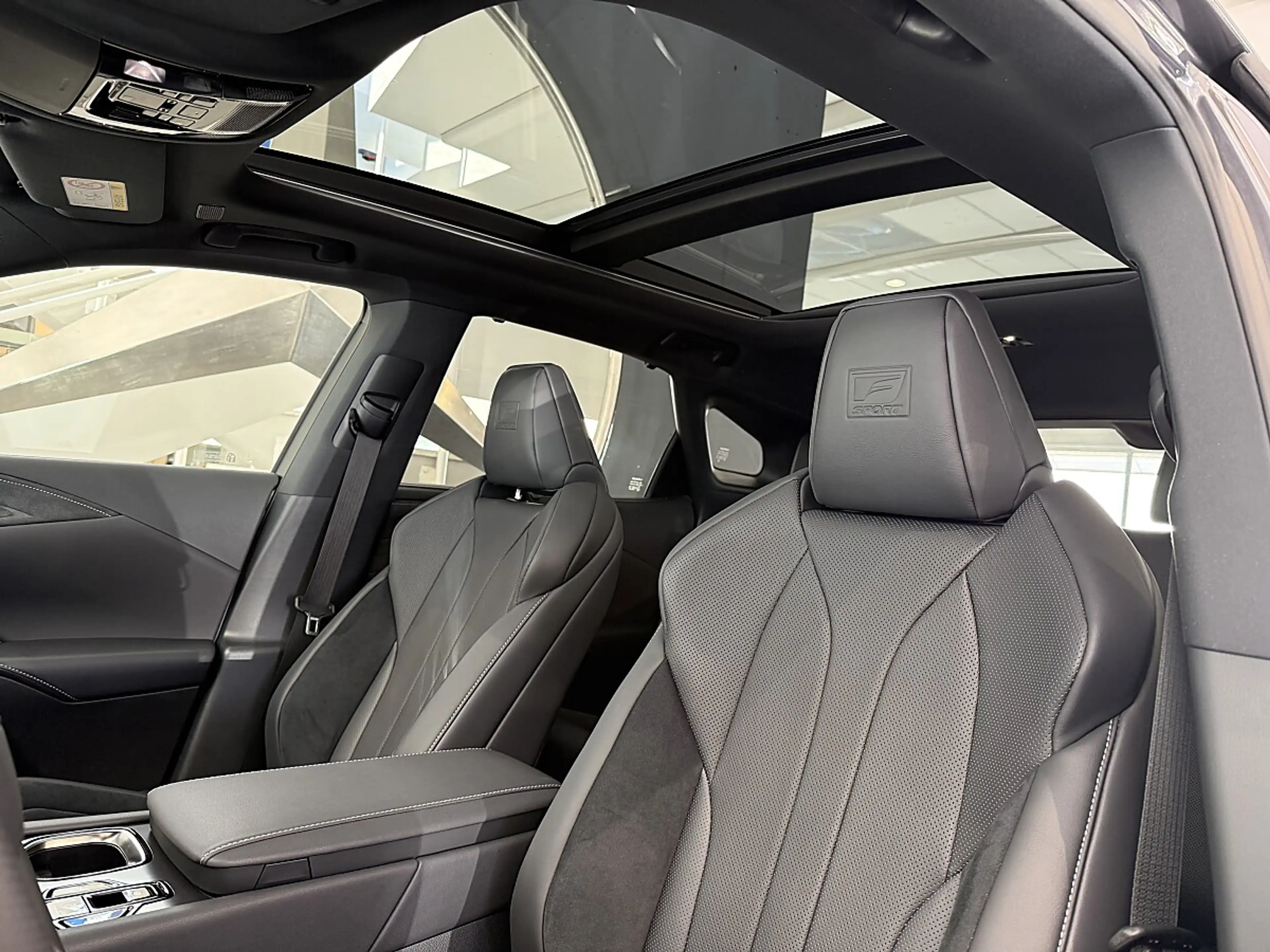 Lexus RX 500h — photo 12