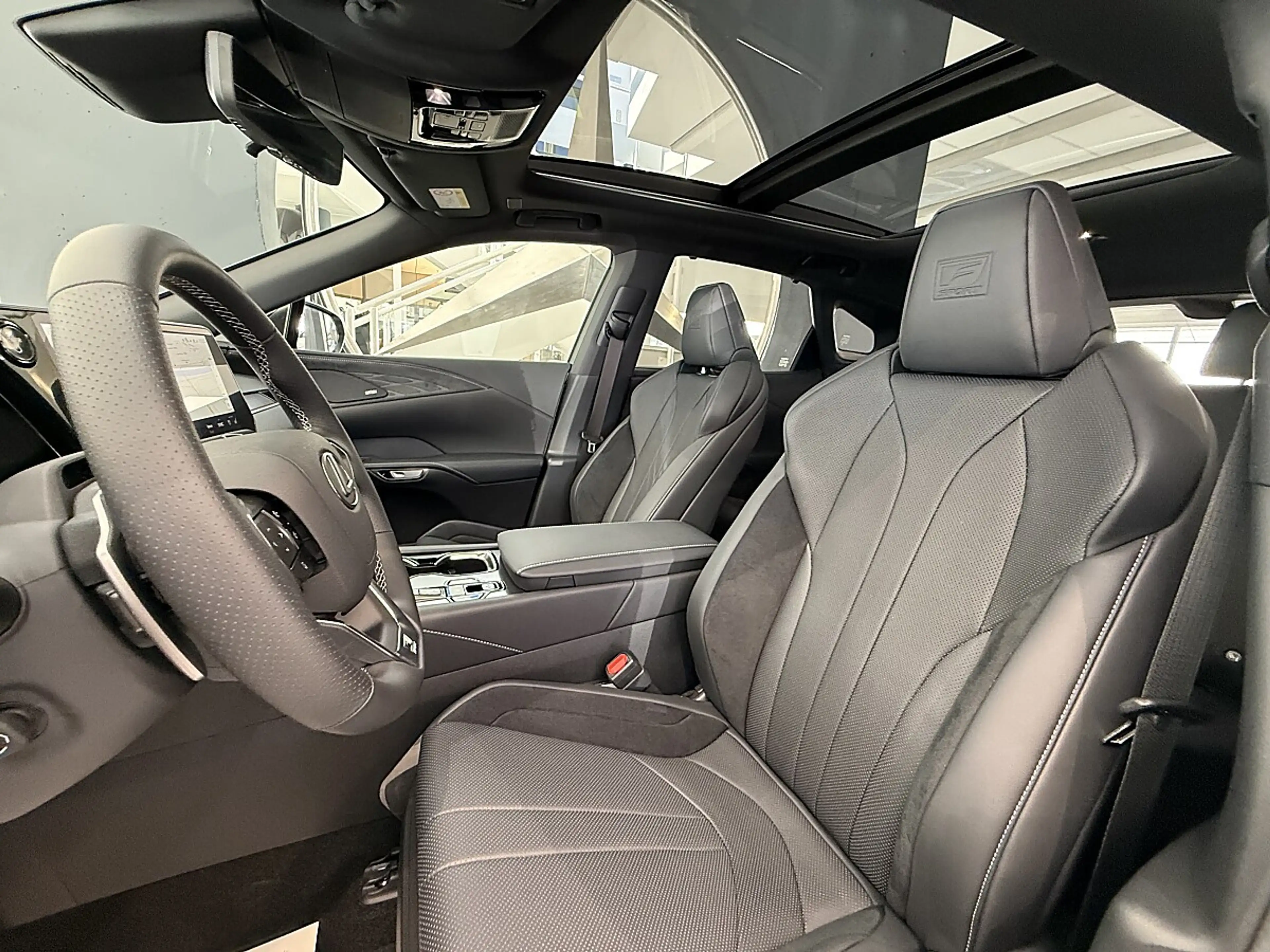 Lexus RX 500h — photo 13