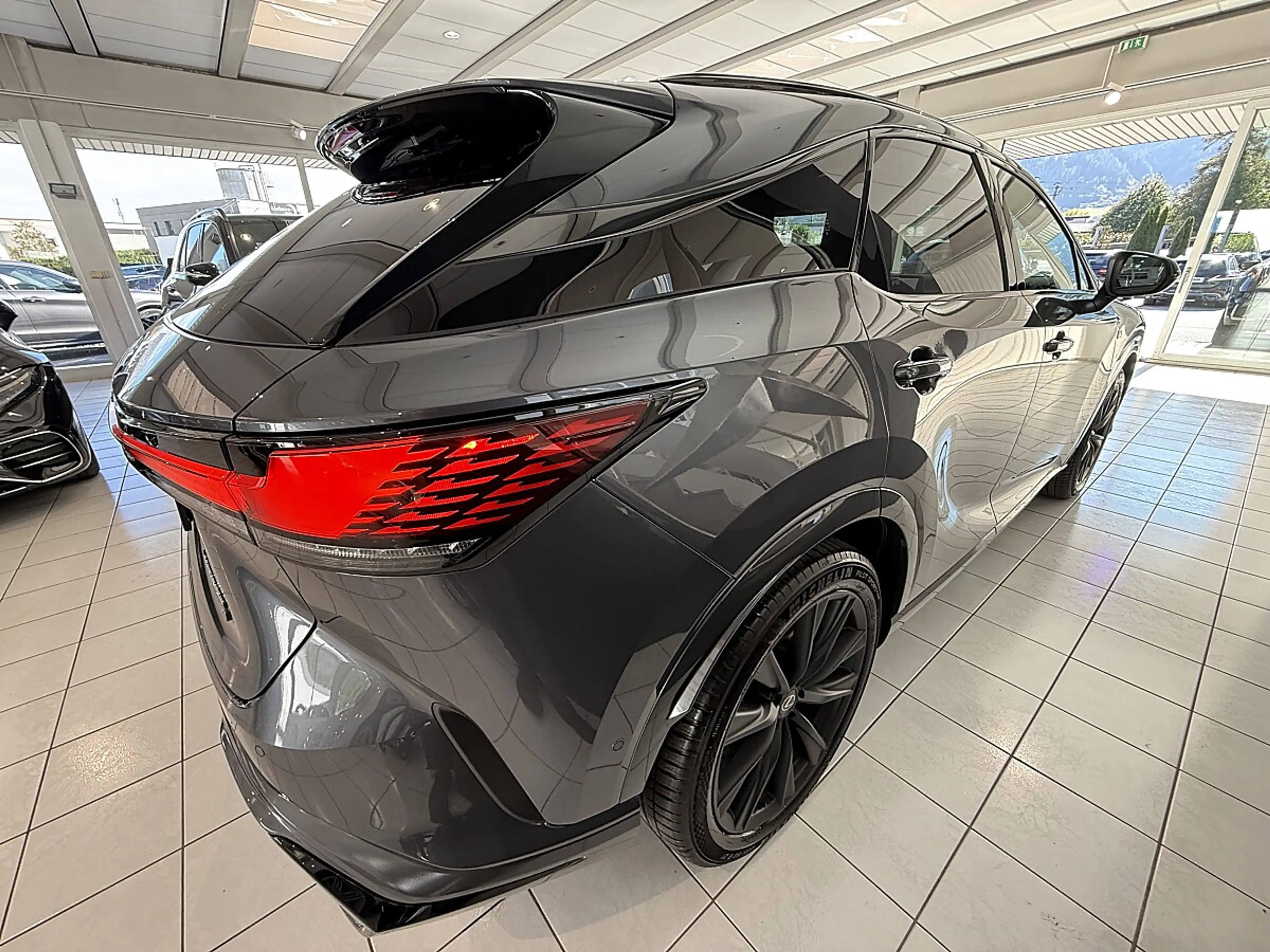 Lexus RX 500h — photo 8