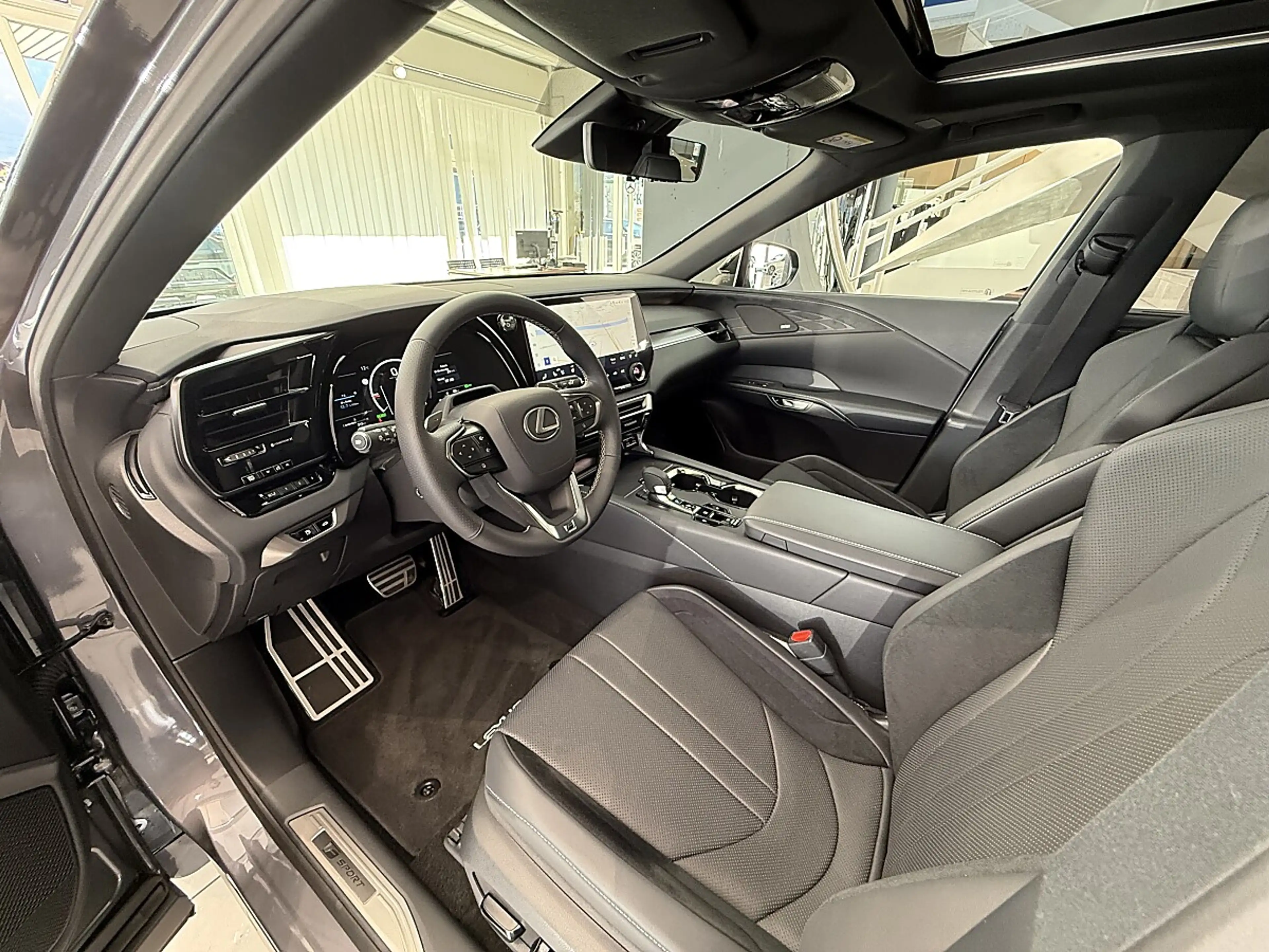 Lexus RX 500h — photo 14