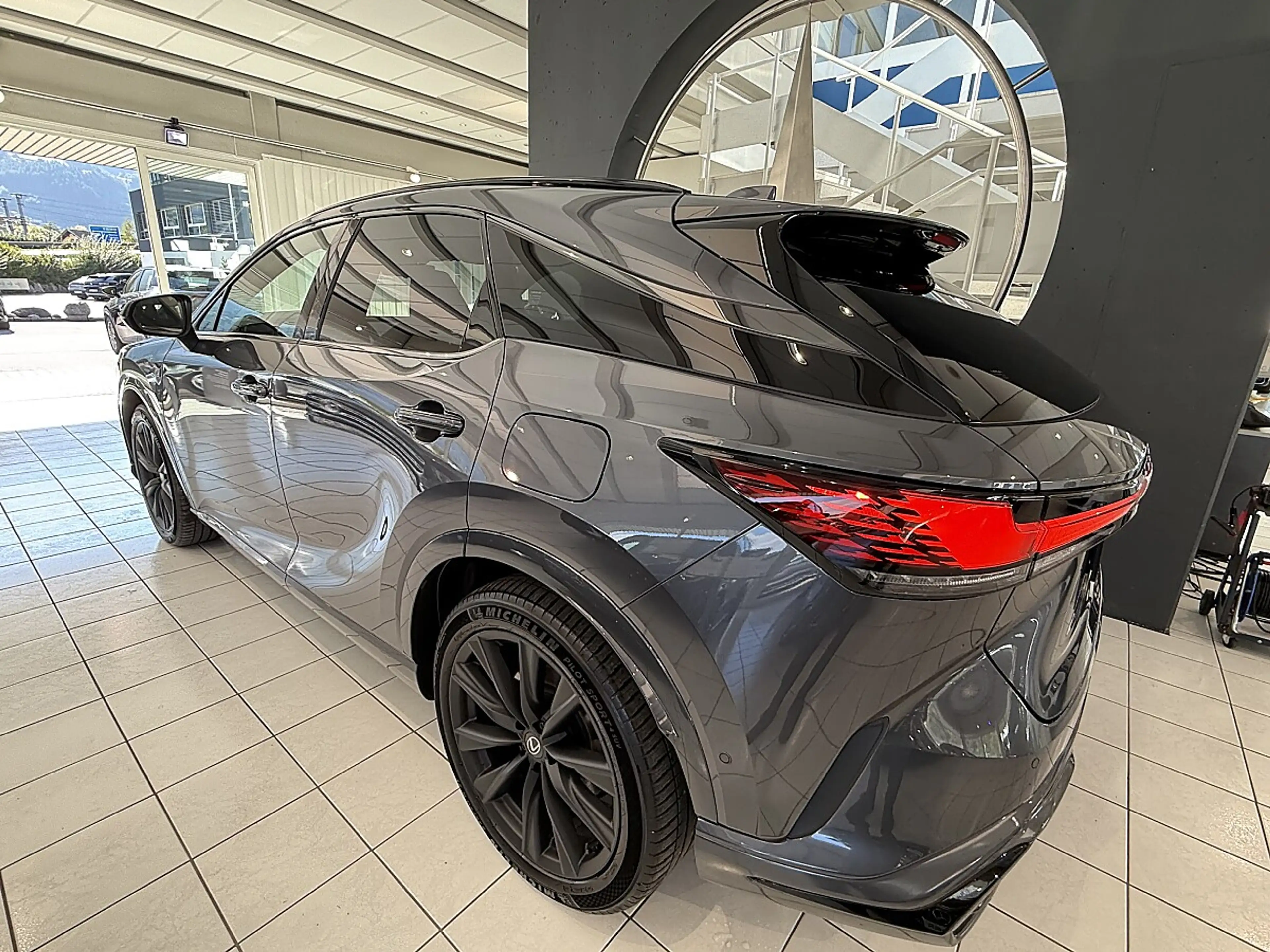 Lexus RX 500h — photo 4
