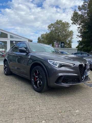 Imagine Alfa Romeo Stelvio Quadrifoglio Q4