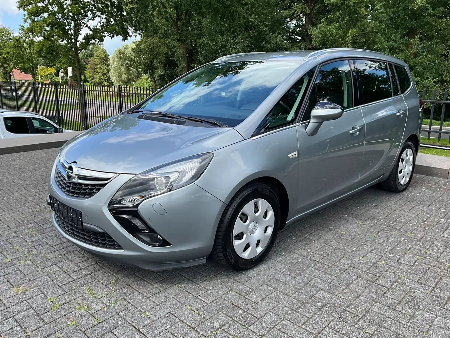 Opel Zafira Tourer 1.4 Turbo Edition 7p. Argent - 1