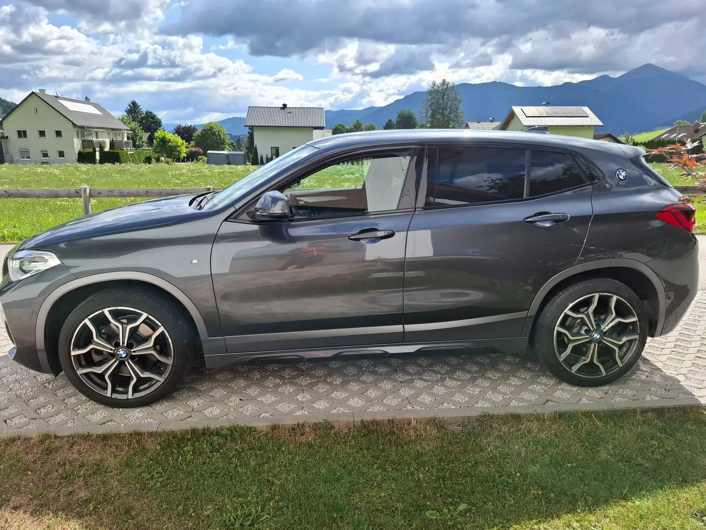 BMW X2 x Drive 20i Grau - 2