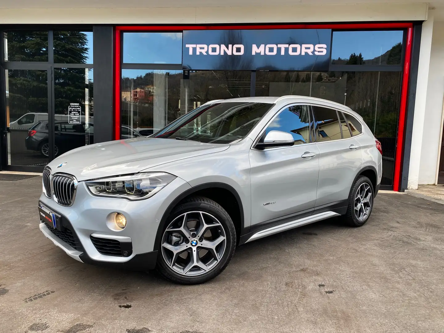 BMW X1 X1 xdrive18d xLine auto Срібний - 1