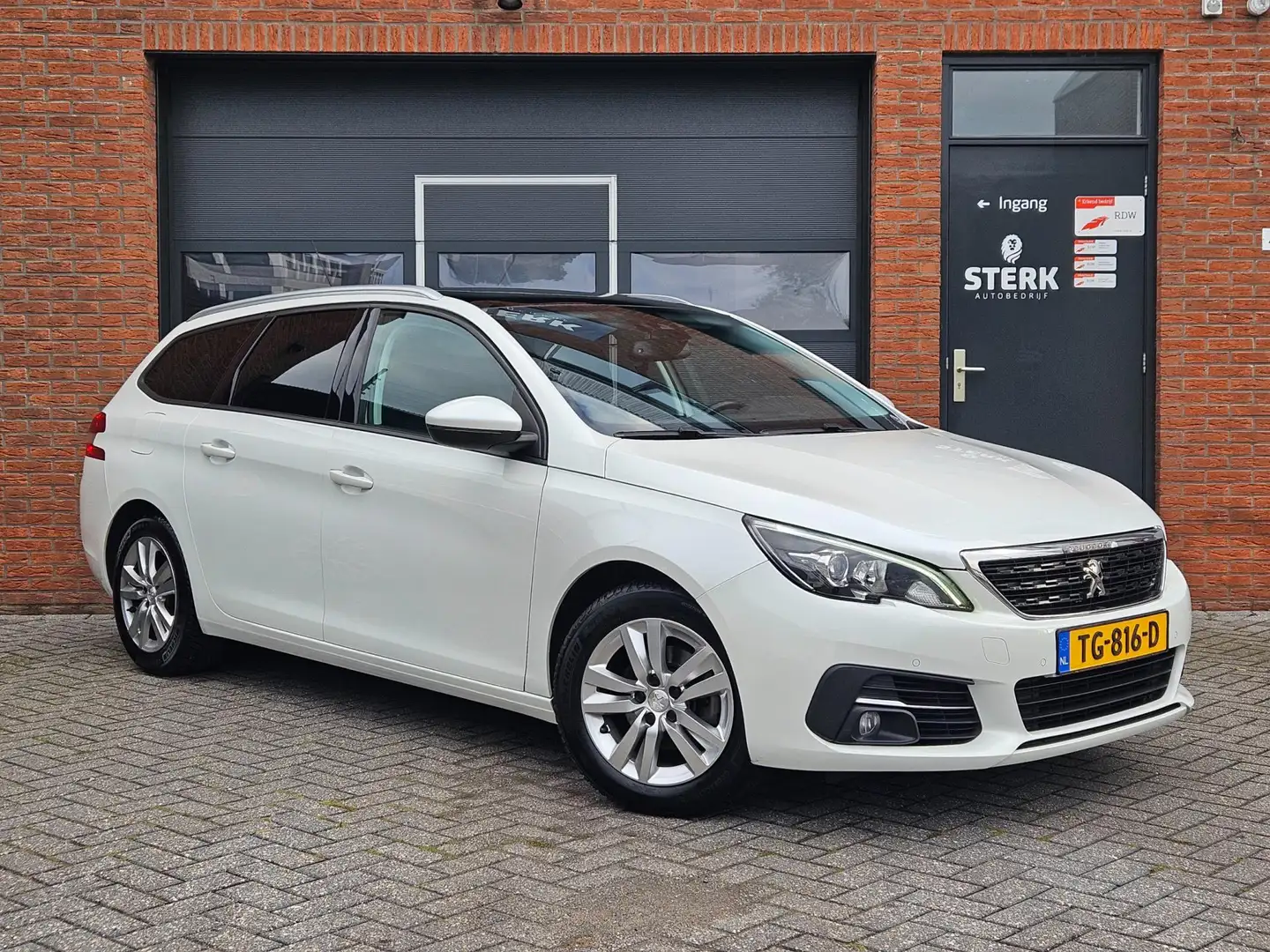 Peugeot 308 SW 1.2 PureTech Blue Lease Pano Carplay DAB Cruise Weiß - 1