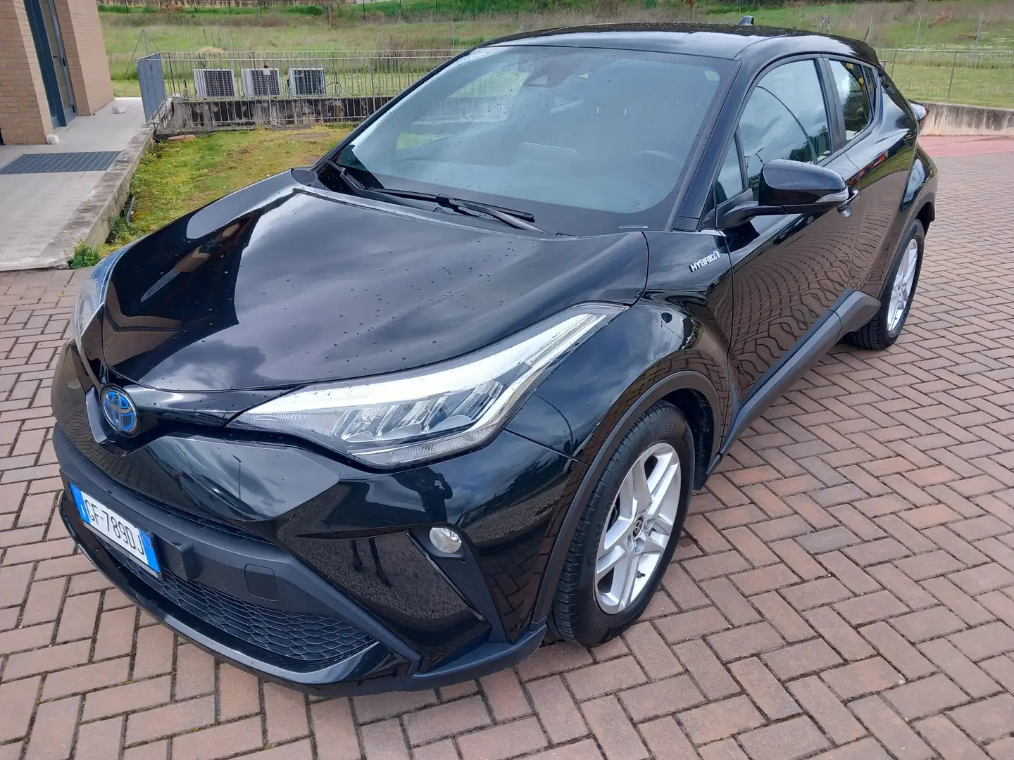 Toyota C-HR C-HR 1.8h Active e-cvt Černá - 1
