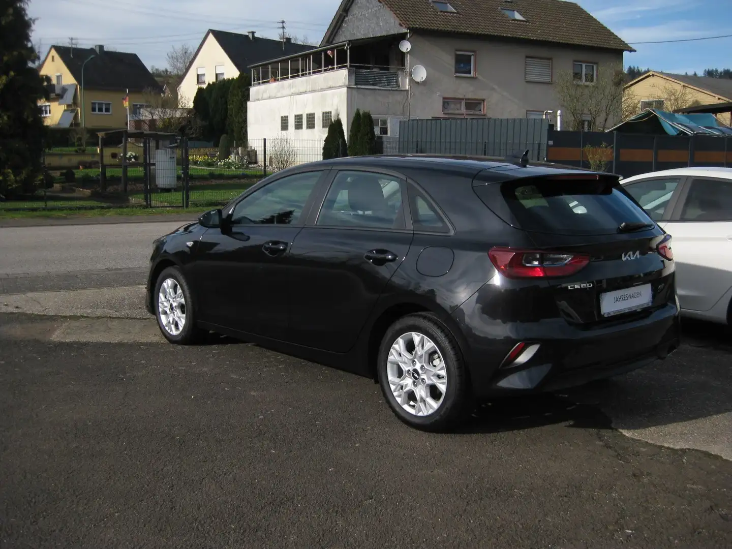 Kia Ceed / cee'd 1.0 T-GDI 100 OPF Edition 7 Schwarz - 2