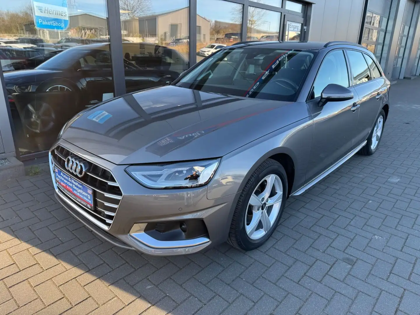 Audi A4 Avant 30 TDI advanced S-Tronic*NAVI*LED*ACC Gris - 1