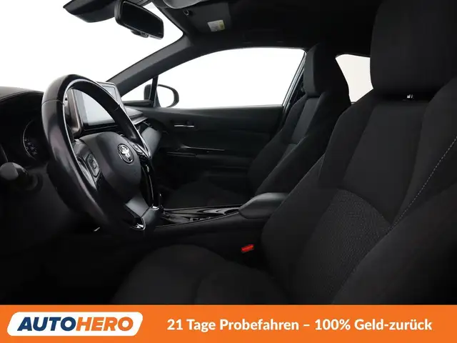 Toyota C-HR view 10