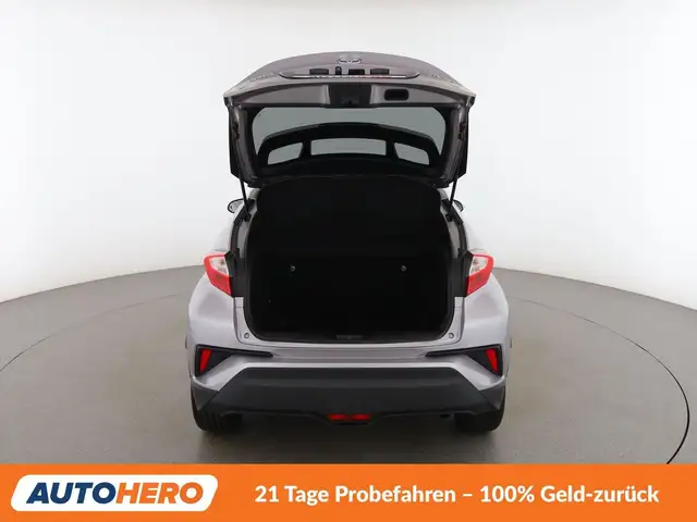 Toyota C-HR view 16