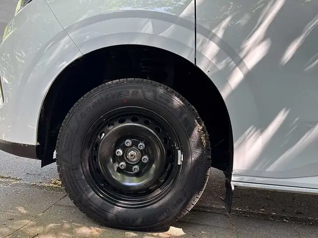 Ford Transit Custom view 9