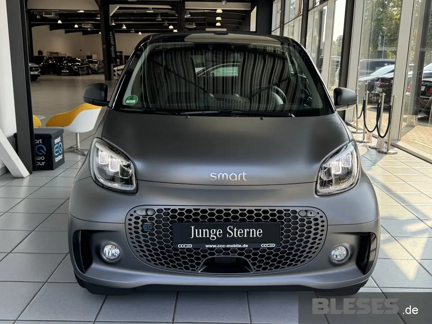 smart forTwo EQ Cabrio Passion+Exclusiv Plus+LED+Kamera+SHZ BC Grijs - 2