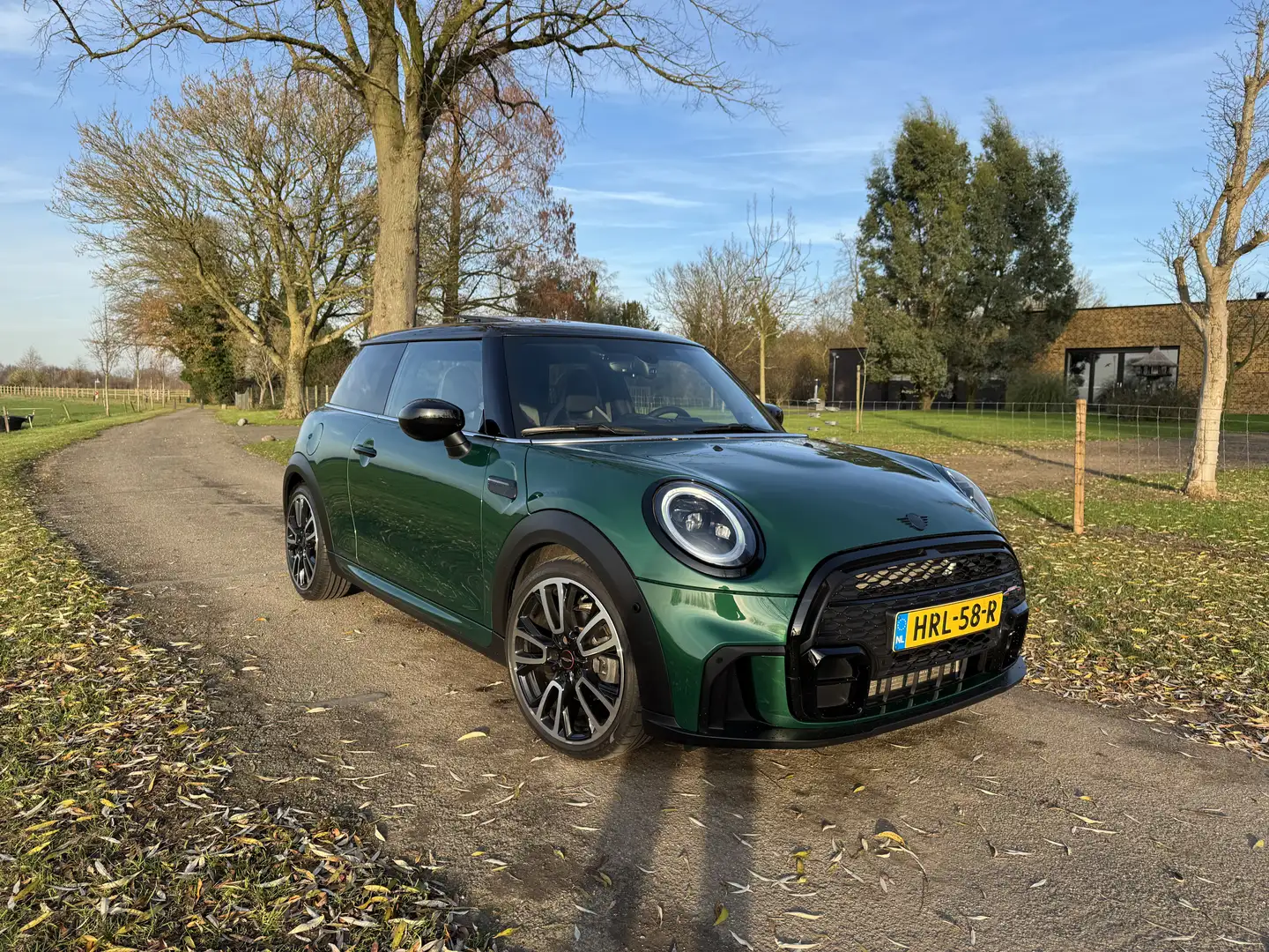 MINI John Cooper Works 1.5 JCW | Pano | Harman | 18 Inch | CarPlay Green - 1