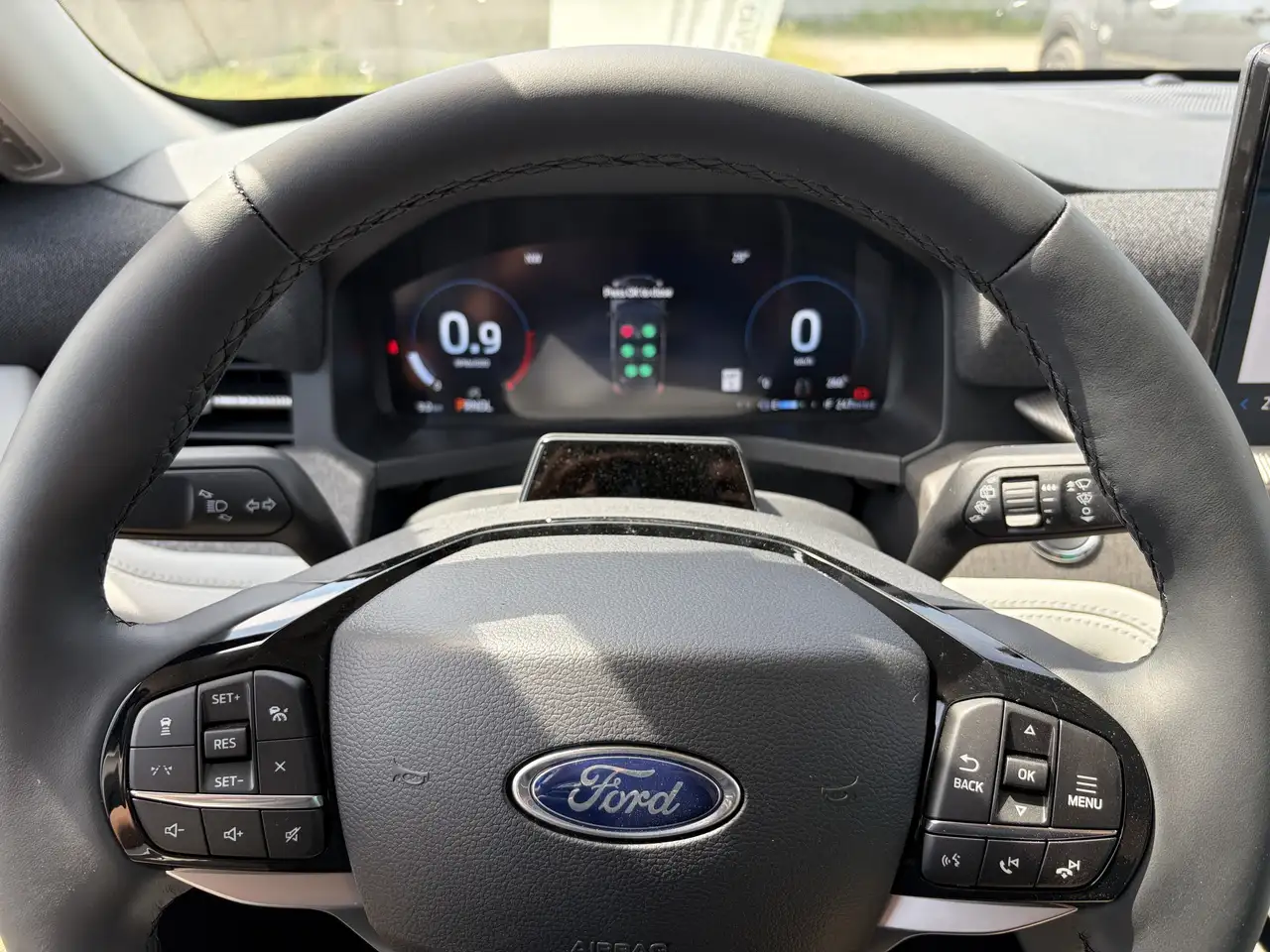 Ford Explorer снимка Ford Explorer