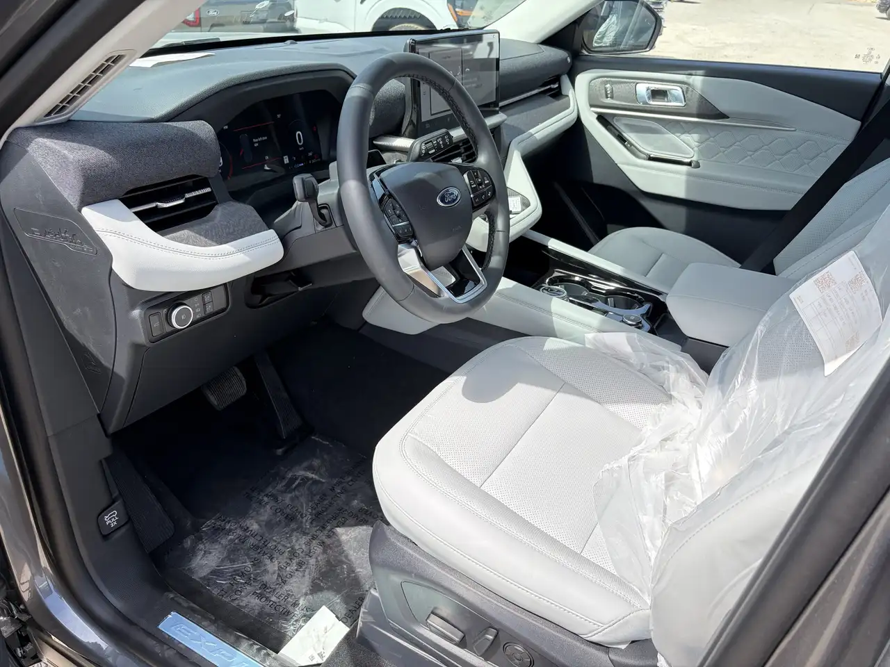 Ford Explorer снимка Ford Explorer