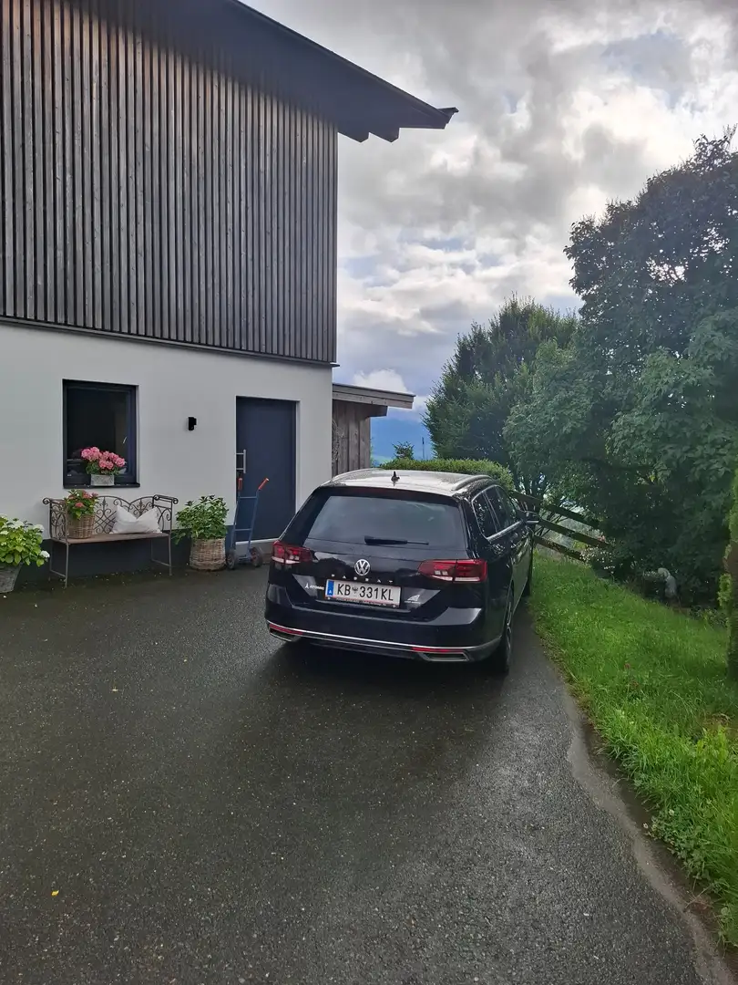 Volkswagen Passat Variant Passat Variant Elegance 2,0 SCR TDIElegance Schwarz - 2