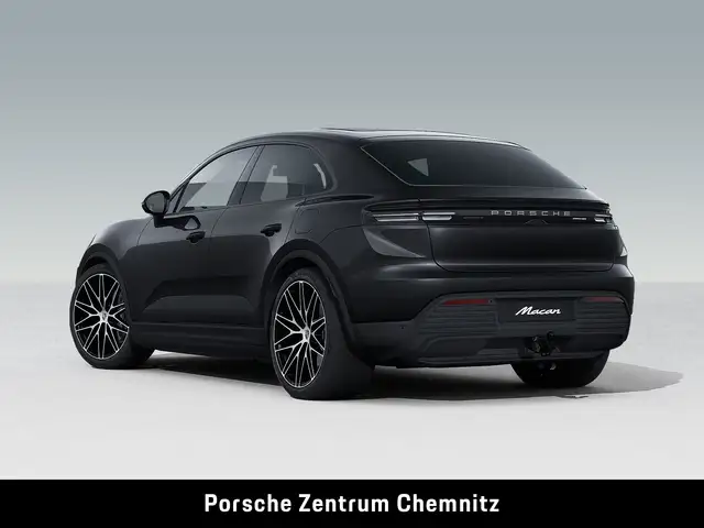 Porsche Macan view 3