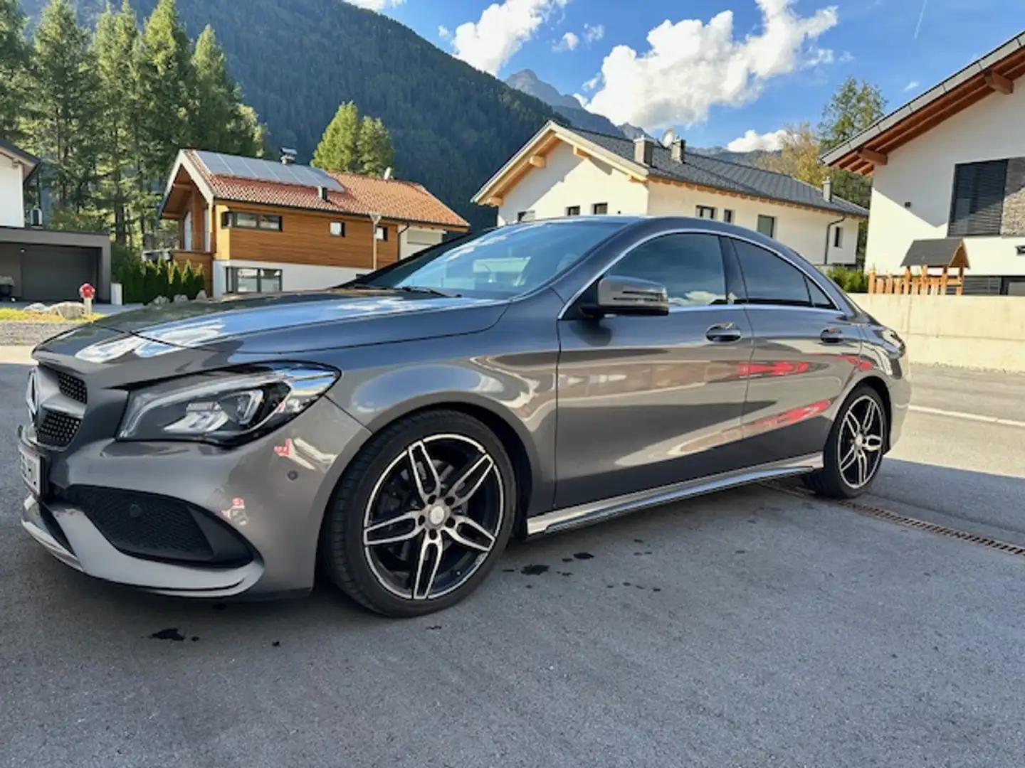 Mercedes-Benz CLA 220 CLA 220 d Aut. AMG Line Grau - 1