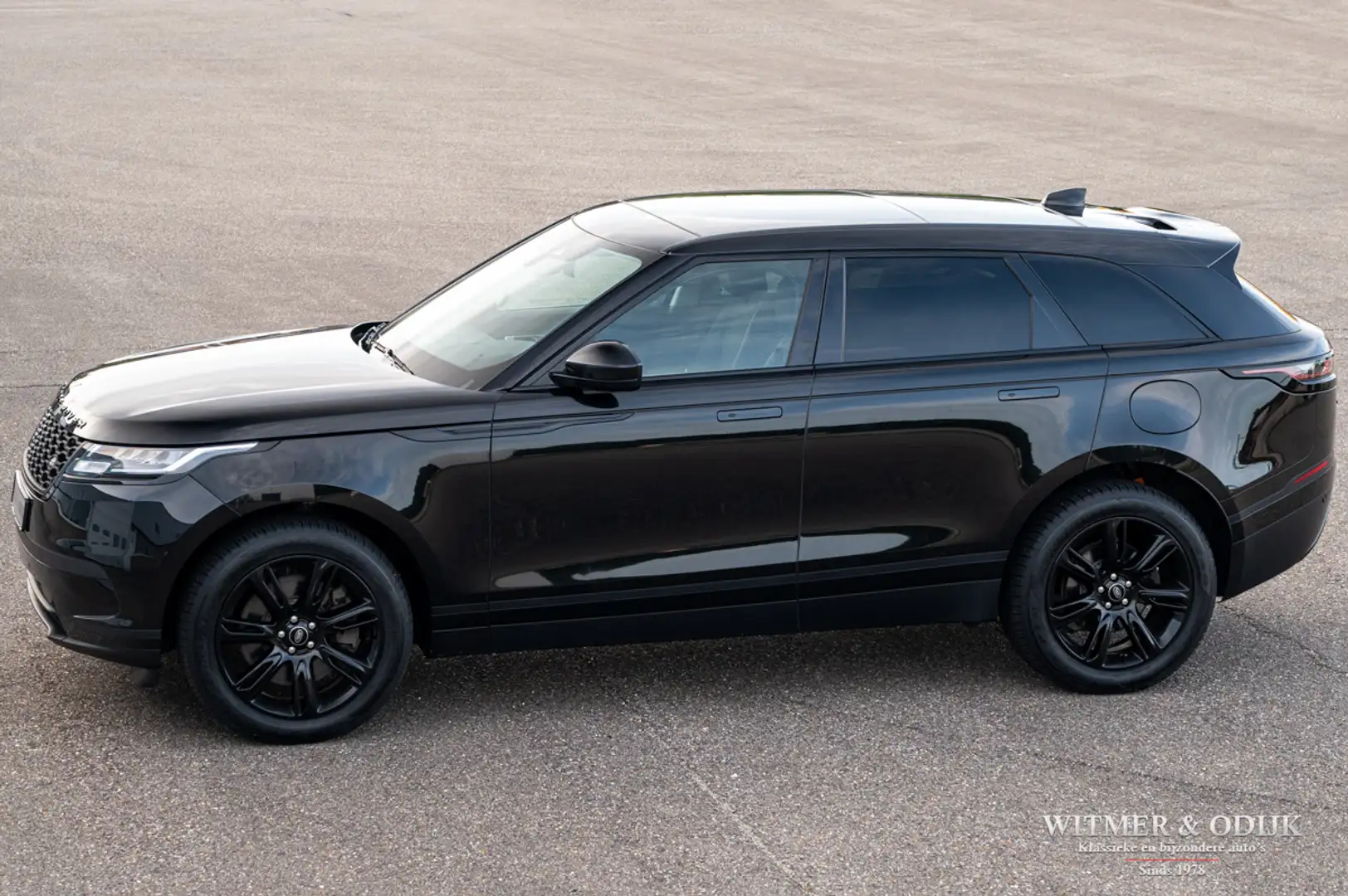 Land Rover Range Rover Velar 2.0 P400e panodak, btw auto, black pack Zwart - 1