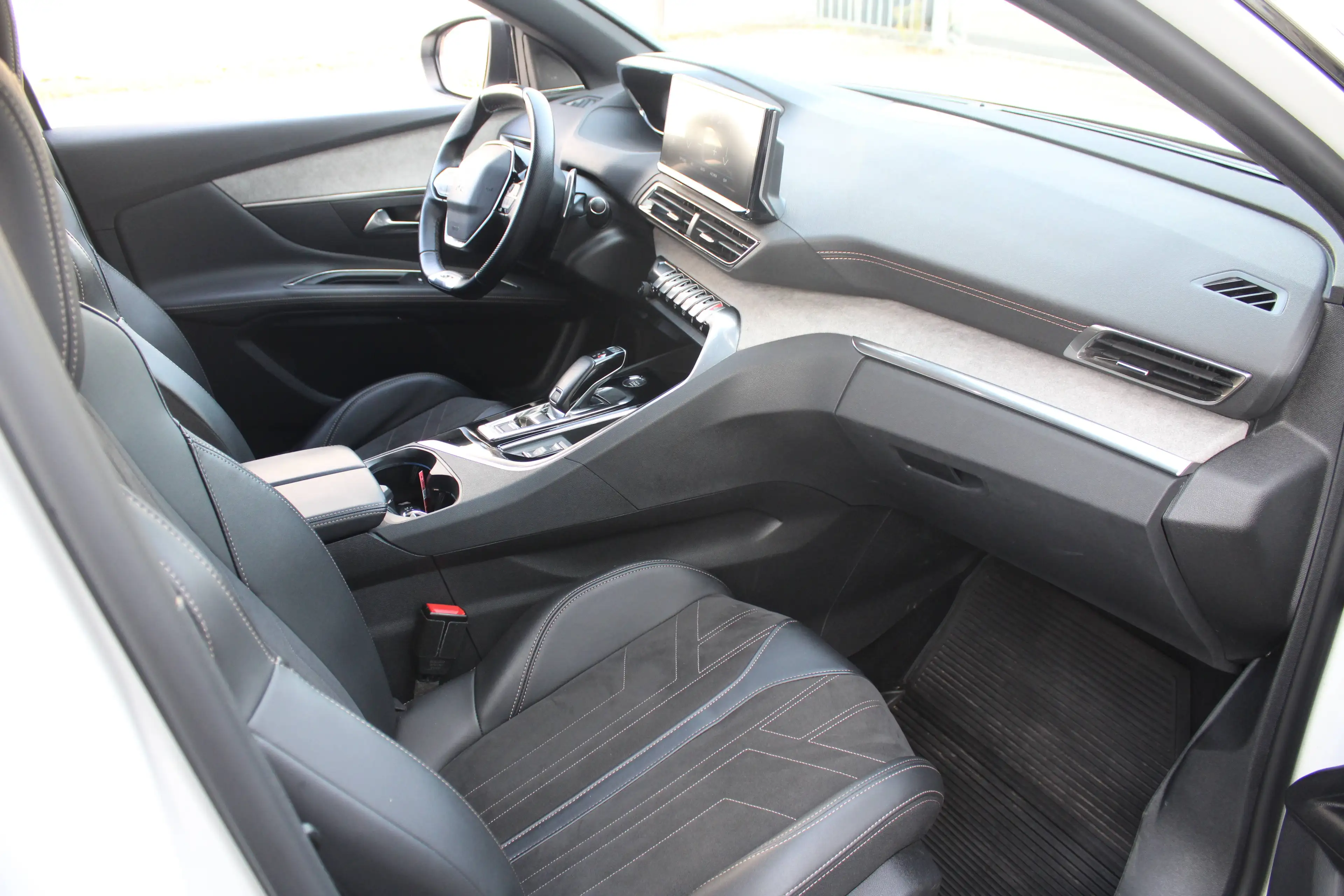 Peugeot 3008 1.5HDi GT+BOÎTE AUTO+CUIR+CAMERA+++ — photo 15