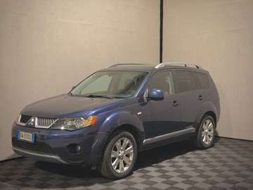 Outlander 2.2 di-d 156CV Instyle 4X4 - AUTOCARRO