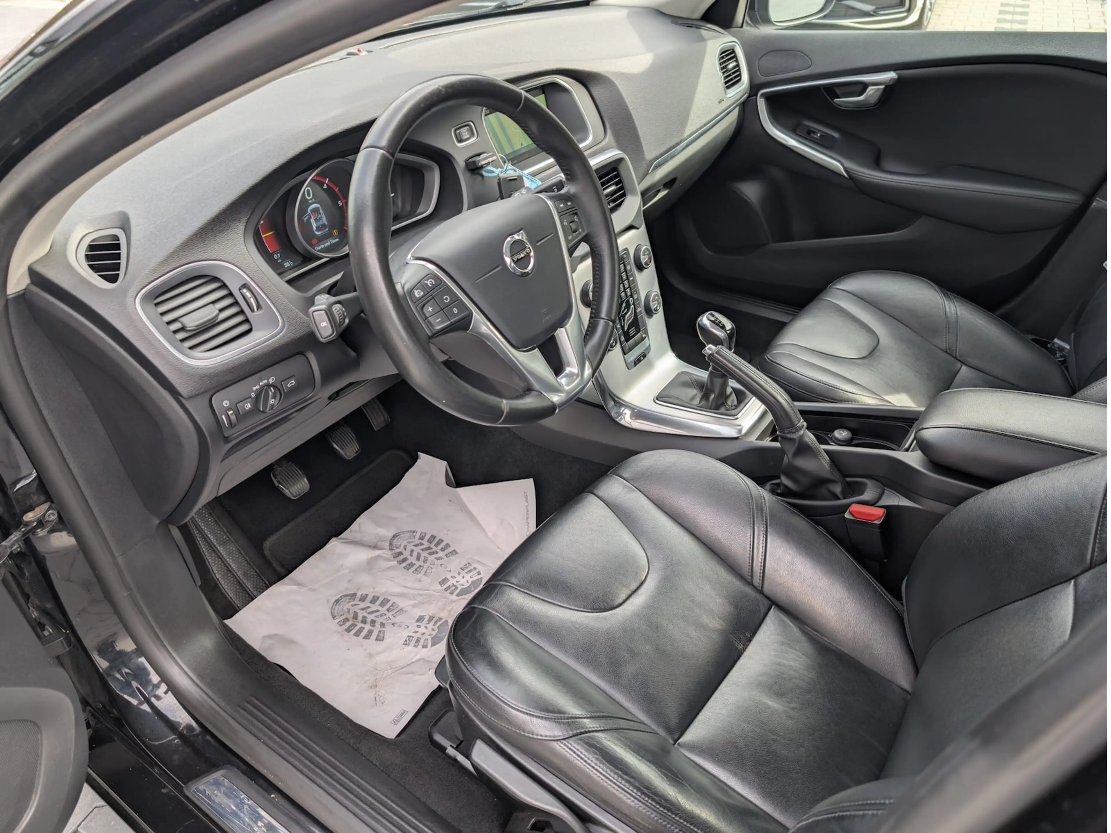 Volvo V40 Inscription *LED*Leder*Sensus*Navi* — photo 8