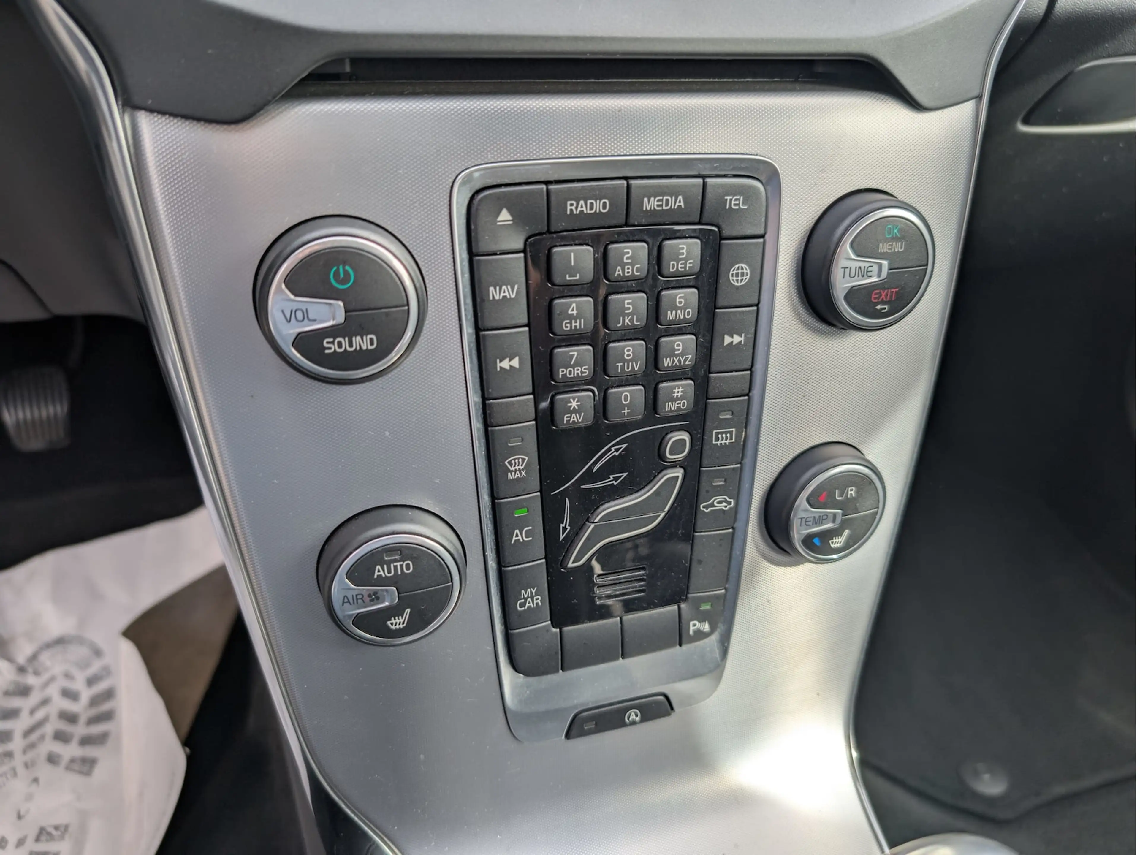 Volvo V40 Inscription *LED*Leder*Sensus*Navi* — photo 9