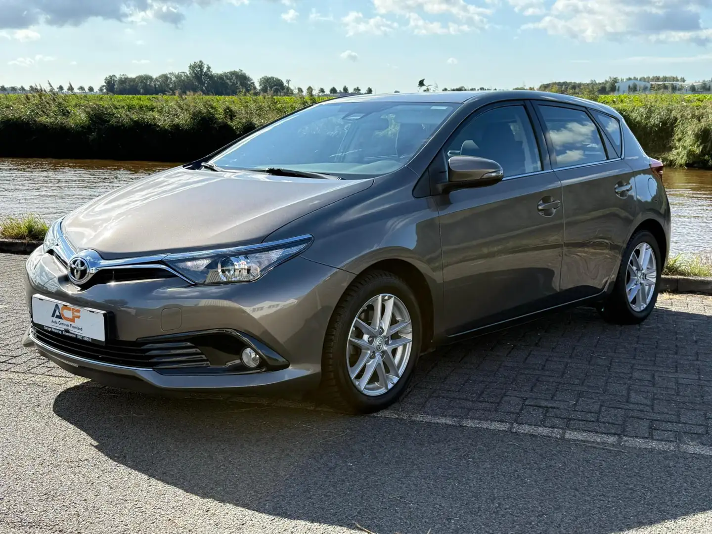 Toyota Auris 1.3 NAVI-CAMERA-TREKHAAK-CLIMA Grau - 2