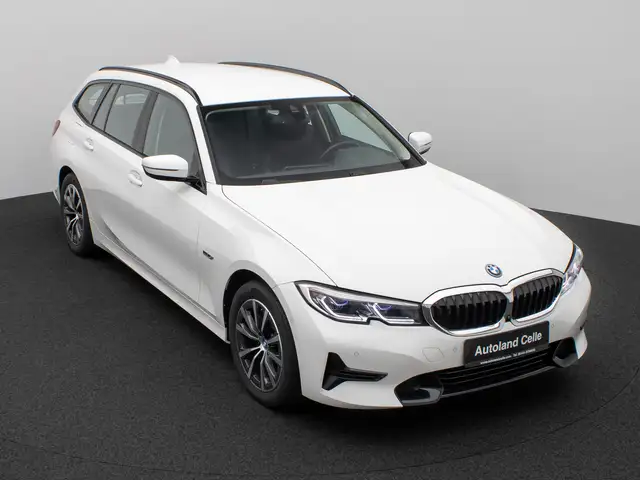 BMW 3 Series view 3