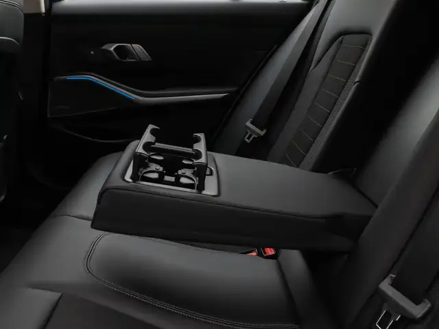 BMW 3 Series view 29