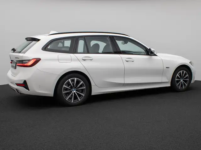 BMW 3 Series view 6