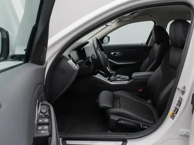 BMW 3 Series view 20