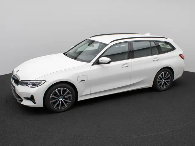 BMW 3 Series view 12