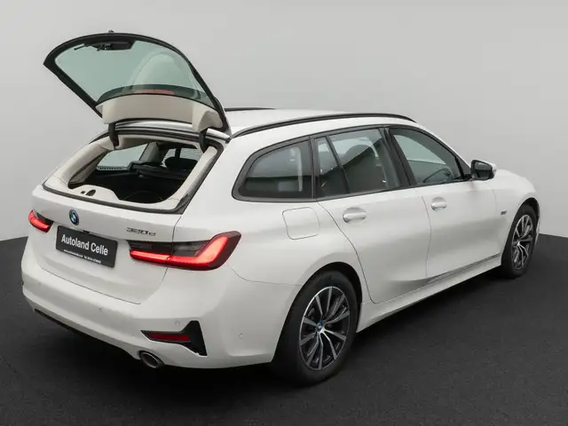 BMW 3 Series view 13