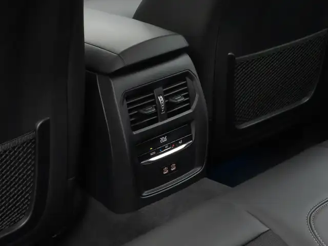 BMW 3 Series view 28