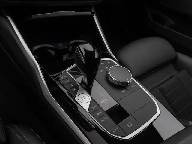 BMW 3 Series view 23