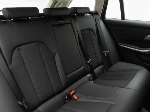 BMW 3 Series view 30