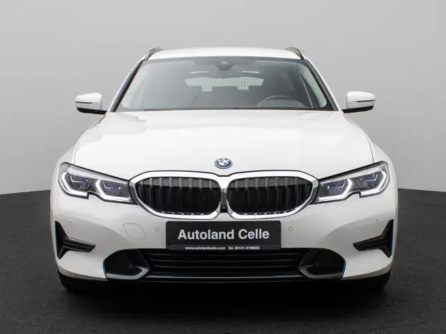 BMW 3 Series view 2