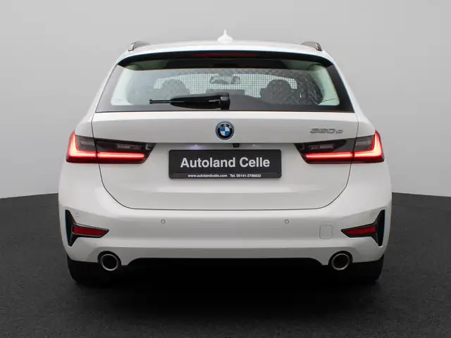 BMW 3 Series view 8